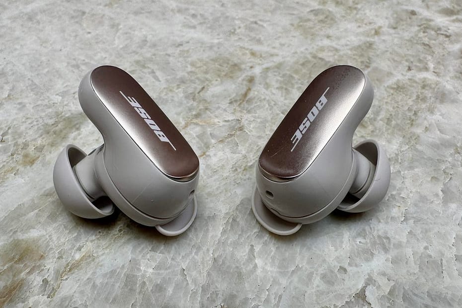 bose quietcomfort ultra earbuds silver2